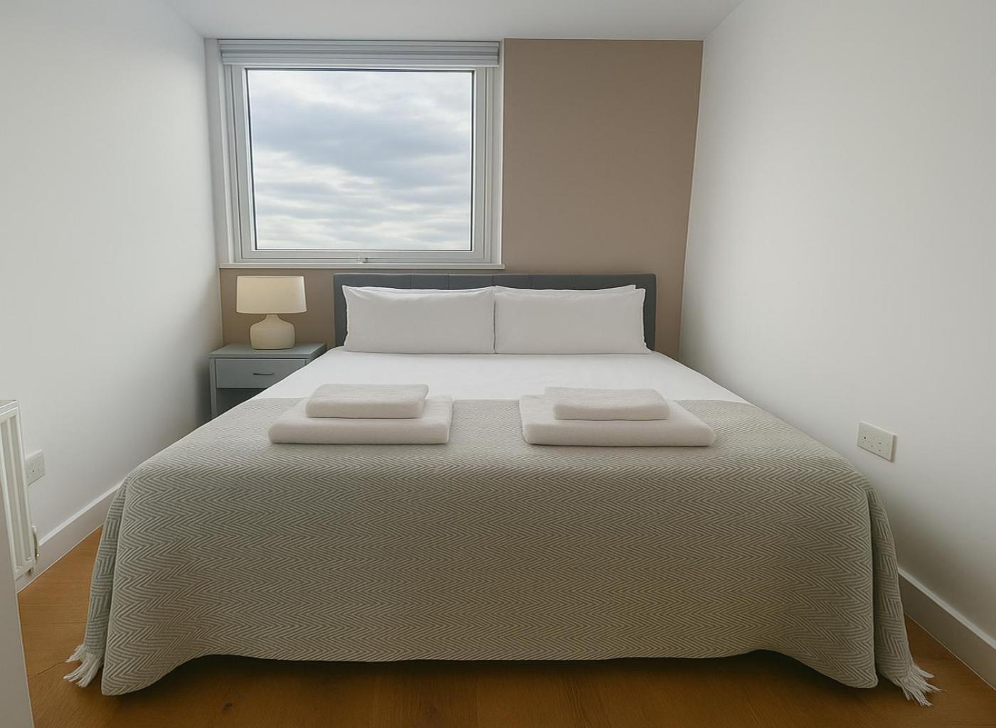 2 Bed Flat Near Westfield Apartamento